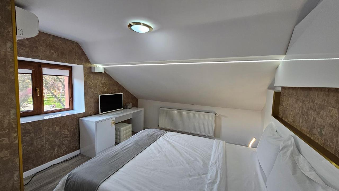 Bed and Breakfast Colt De Rai Resita Esterno foto