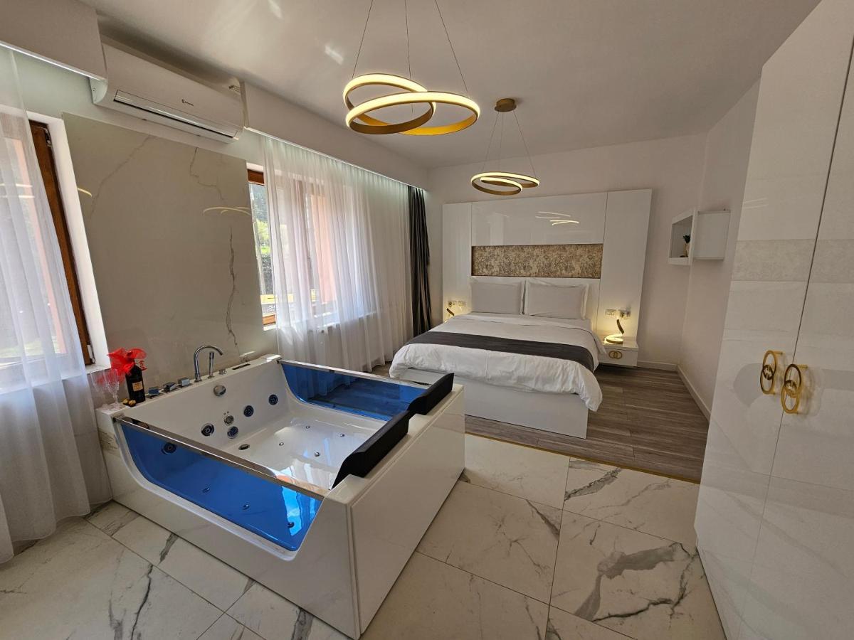 Bed and Breakfast Colt De Rai Resita Esterno foto