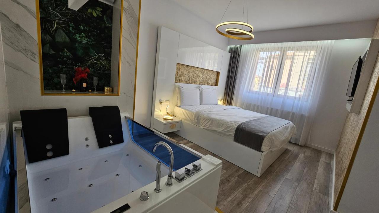 Bed and Breakfast Colt De Rai Resita Esterno foto